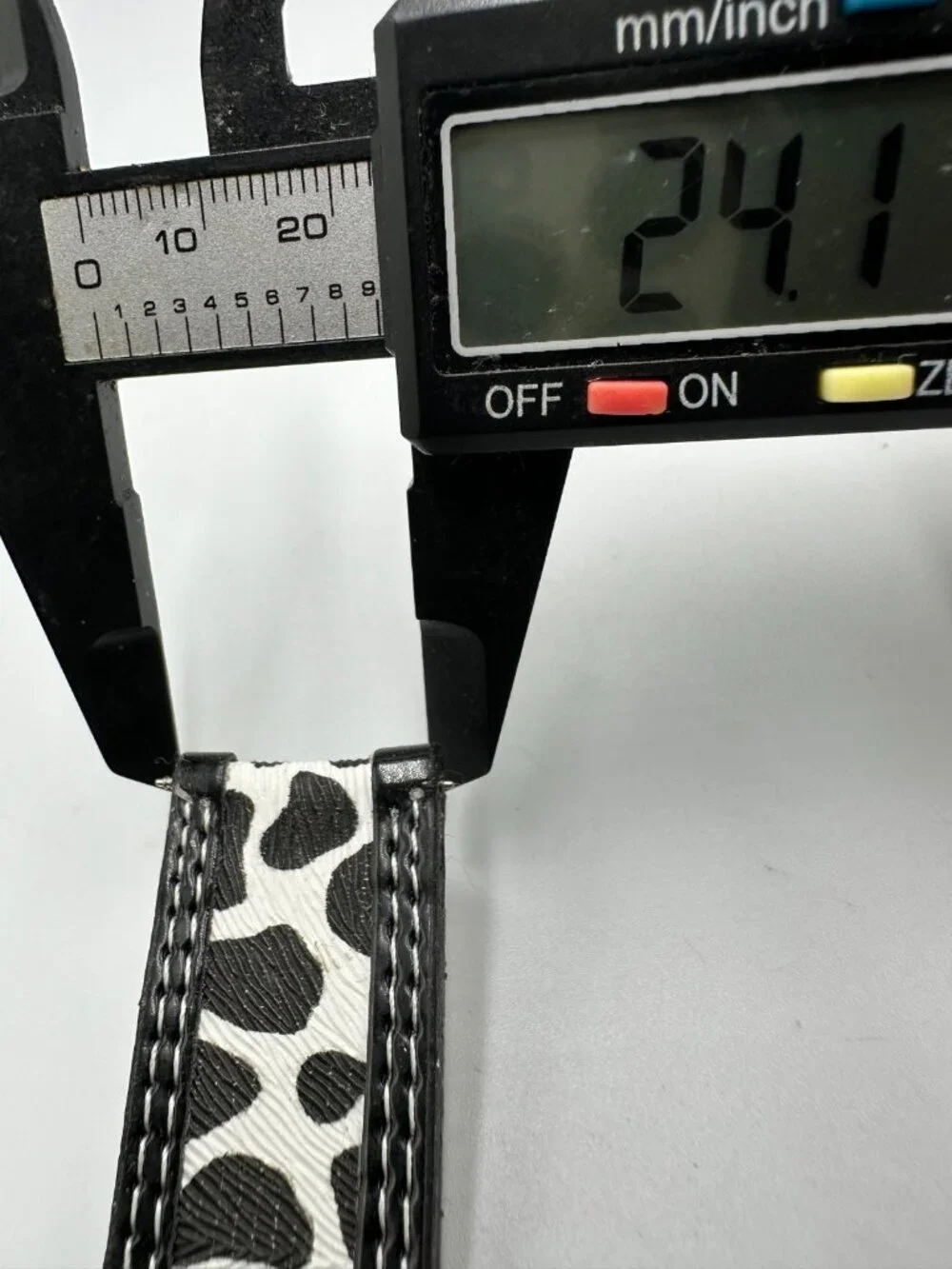Bijoux Tierner Womens Watch Replacement Band 24MM Animal Print Black White